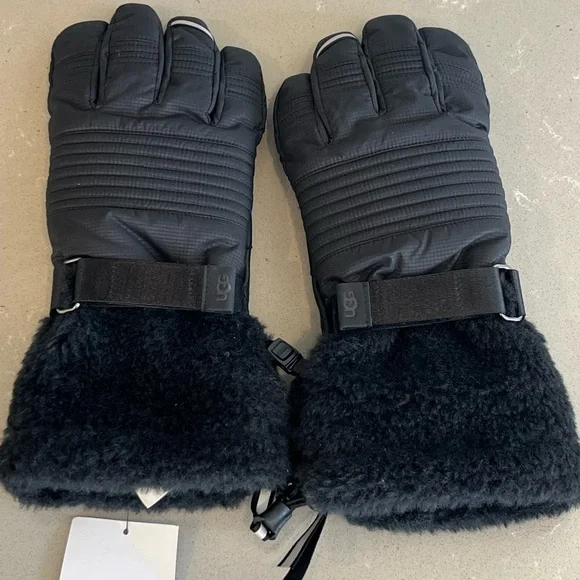 NWT UGG Women’s MetroPeak Gloves Black Leather Faux Fur Size Large - Picture 2 of 8